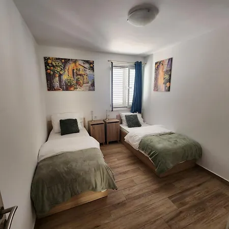 Golden Oak דוברובניק